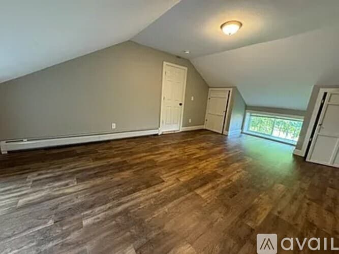 Hadley Apartment: 130 West St