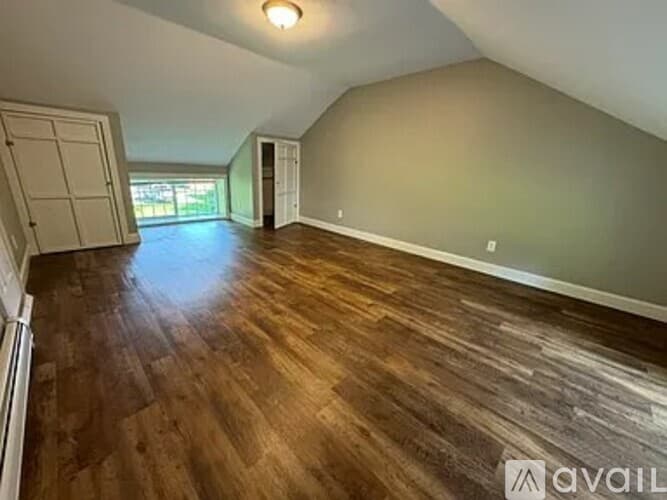 Hadley Apartment: 130 West St