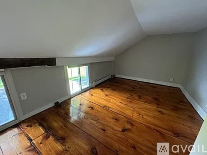 Hadley Apartment: 130 West St