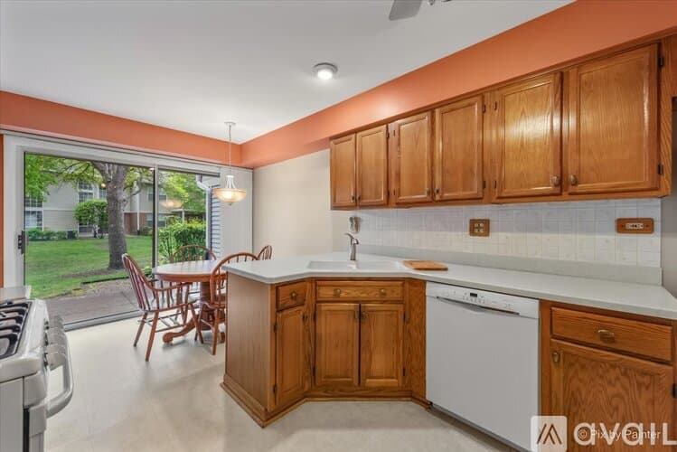 Hanover Park House: 2106 Glasgow Ct