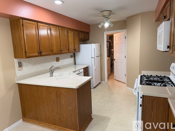 Hanover Park House: 2106 Glasgow Ct