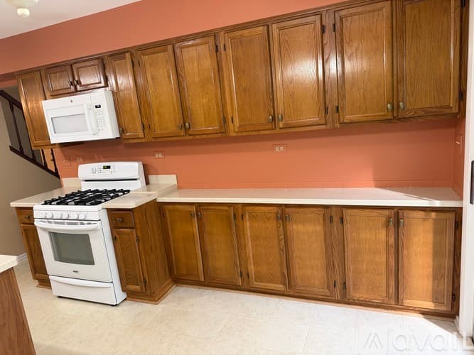 Hanover Park House: 2106 Glasgow Ct