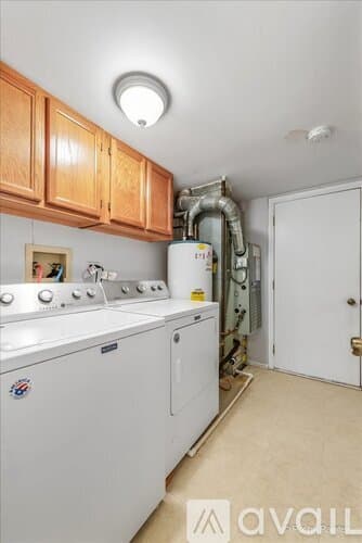 Hanover Park House: 2106 Glasgow Ct