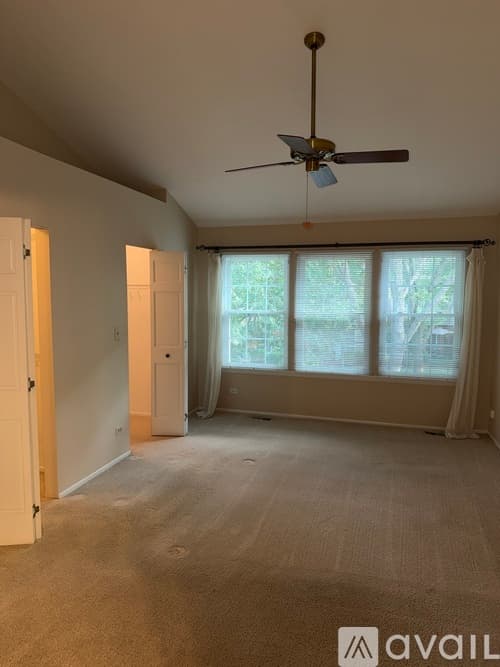 Hanover Park House: 2106 Glasgow Ct