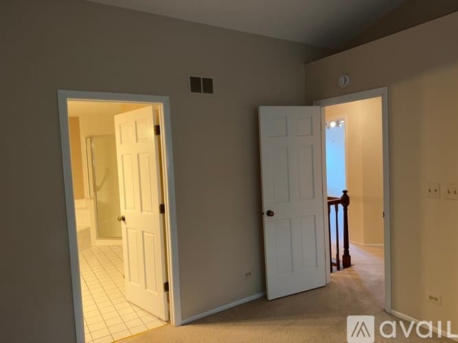 Hanover Park House: 2106 Glasgow Ct