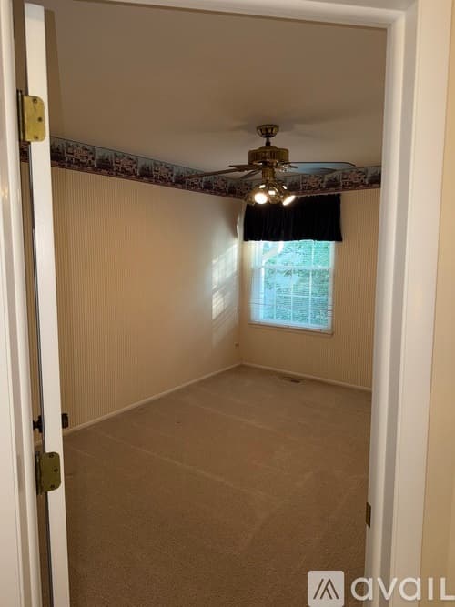 Hanover Park House: 2106 Glasgow Ct
