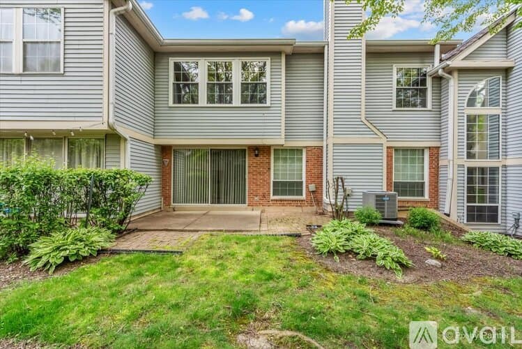 Hanover Park House: 2106 Glasgow Ct