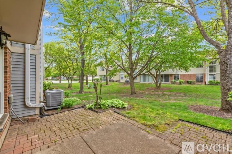 Hanover Park House: 2106 Glasgow Ct