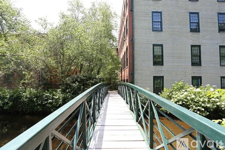 Beacon Falls Apartment: 2 N Main St