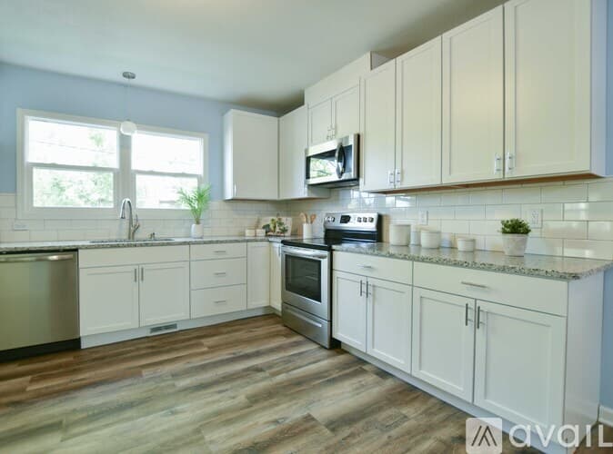 Minneapolis House: 100 E 38th St