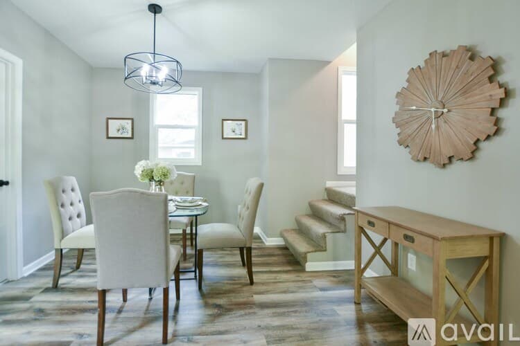Minneapolis House: 100 E 38th St