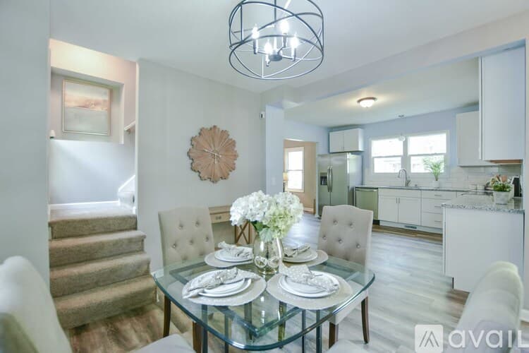 Minneapolis House: 100 E 38th St