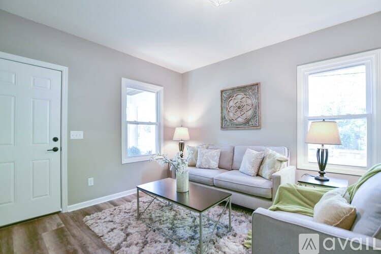 Minneapolis House: 100 E 38th St