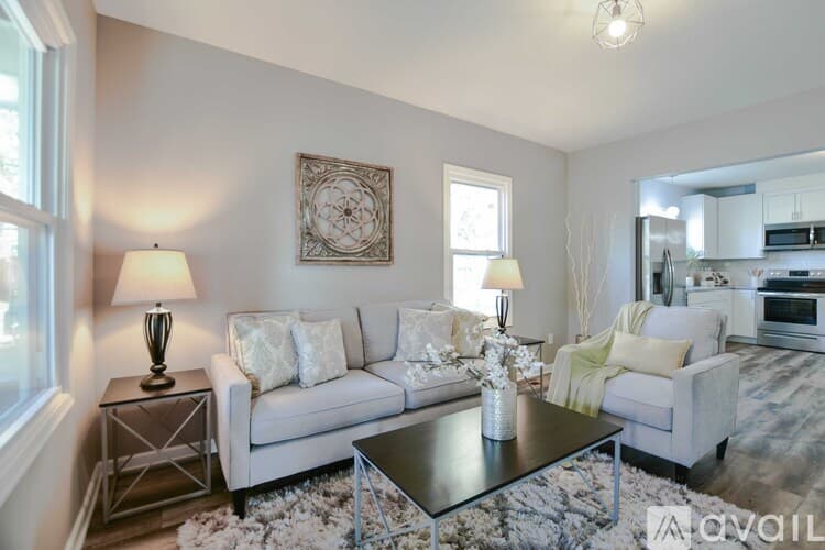 Minneapolis House: 100 E 38th St