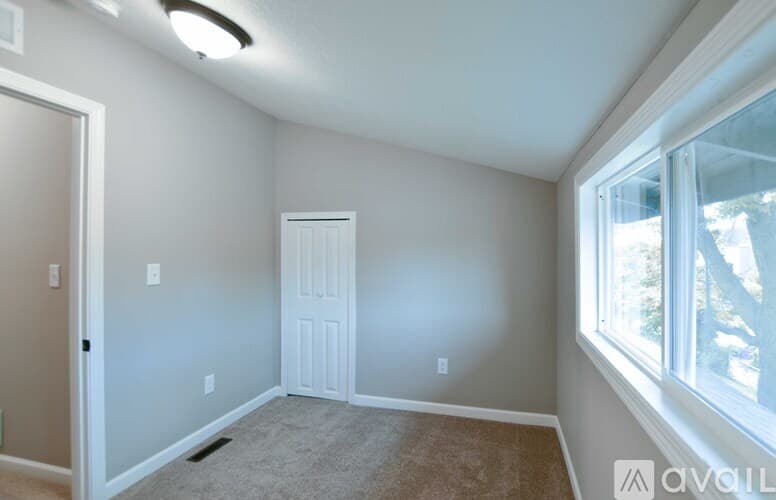 Minneapolis House: 100 E 38th St