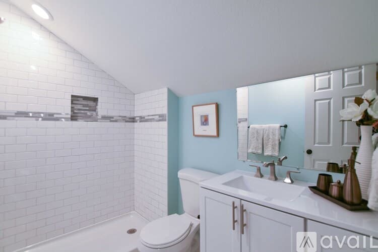 Minneapolis House: 100 E 38th St