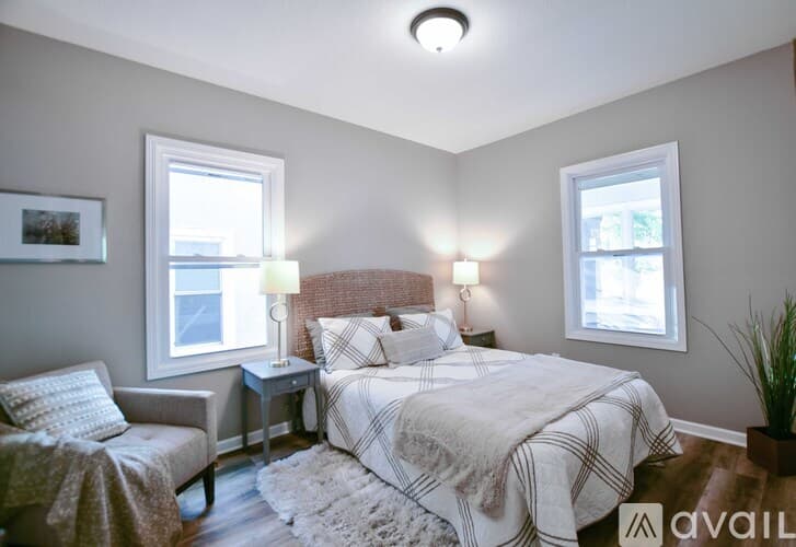 Minneapolis House: 100 E 38th St