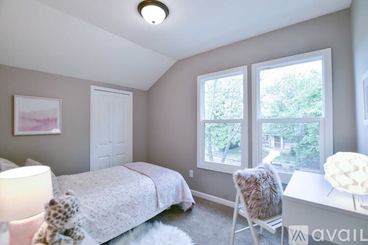 Minneapolis House: 100 E 38th St