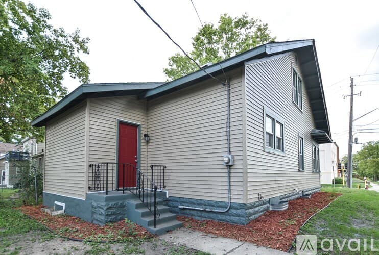 Minneapolis House: 100 E 38th St