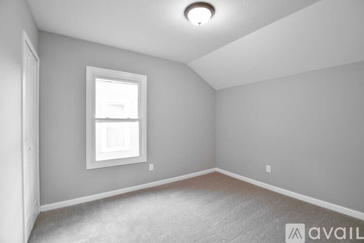 Minneapolis House: 100 E 38th St