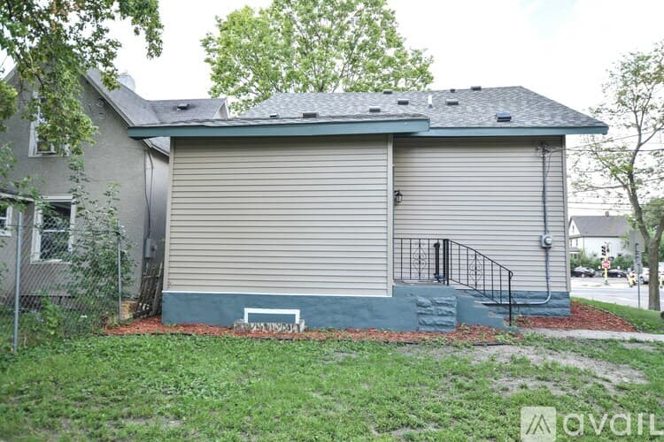Minneapolis House: 100 E 38th St