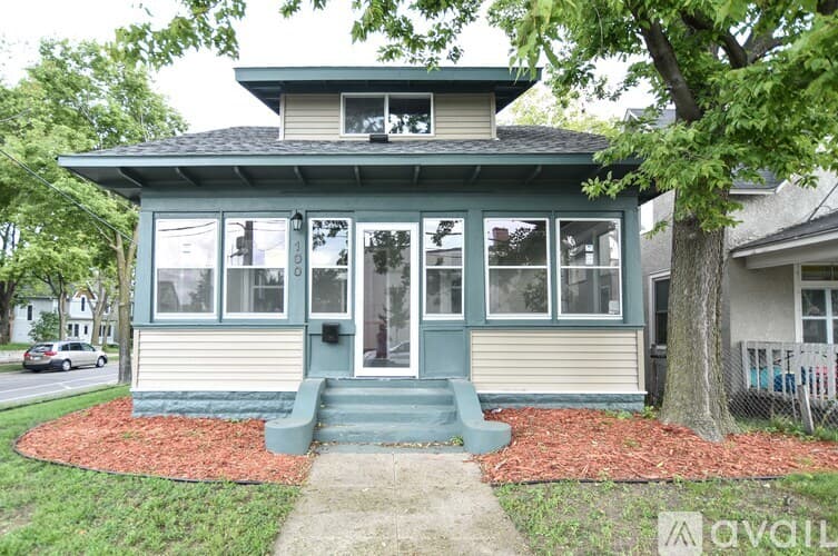 Minneapolis House: 100 E 38th St