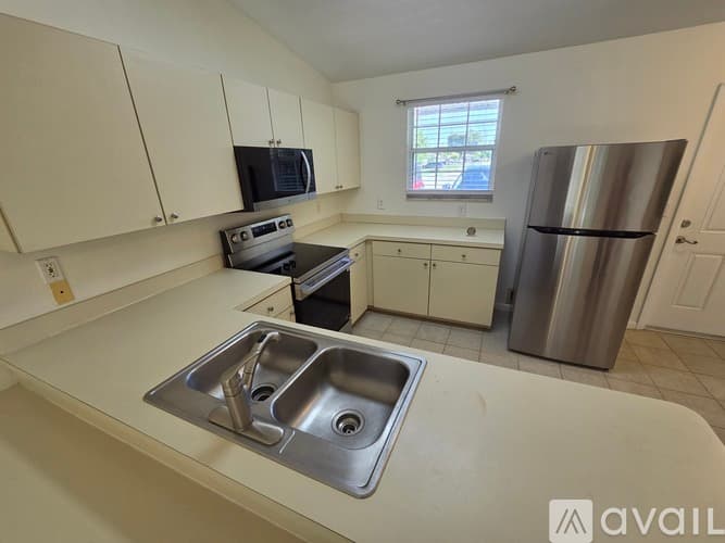 Fort Myers House: 9013 San Carlos Boulevard