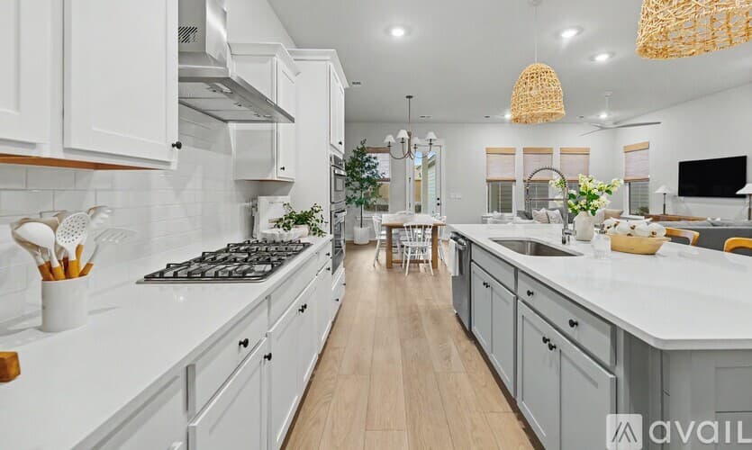 Summerville House: 124 Cloverfield Trl Dr