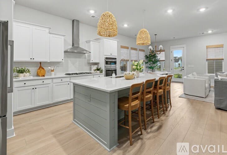 Summerville House: 124 Cloverfield Trl Dr