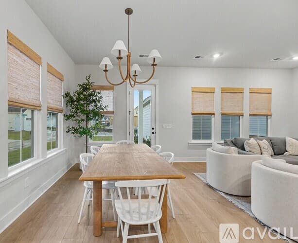 Summerville House: 124 Cloverfield Trl Dr
