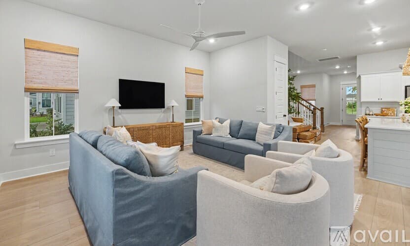 Summerville House: 124 Cloverfield Trl Dr
