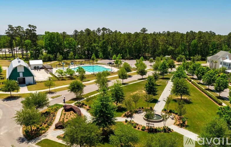 Summerville House: 124 Cloverfield Trl Dr