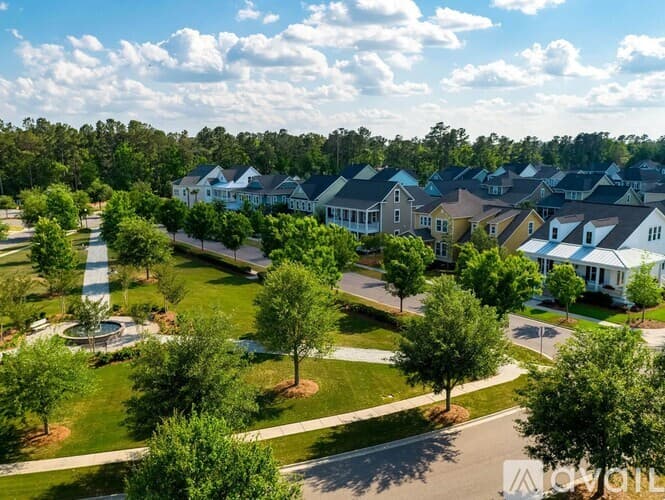 Summerville House: 124 Cloverfield Trl Dr