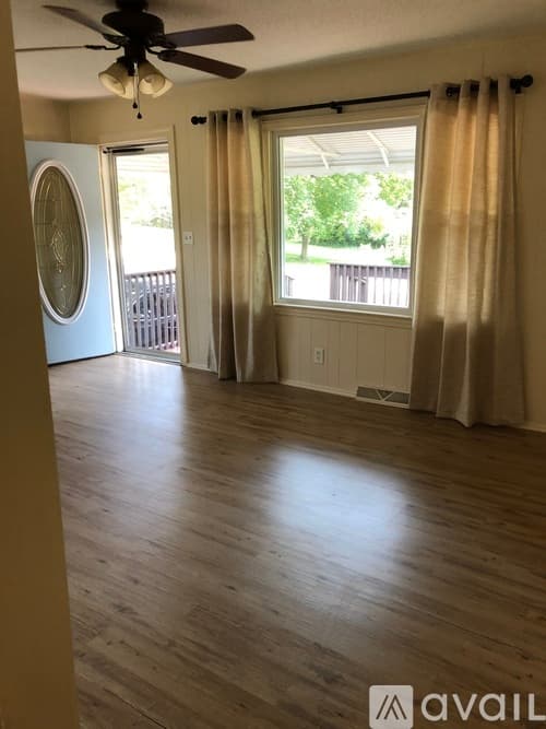 Greenville House: 6 Harding Dr