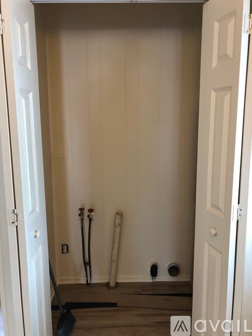 Greenville House: 6 Harding Dr