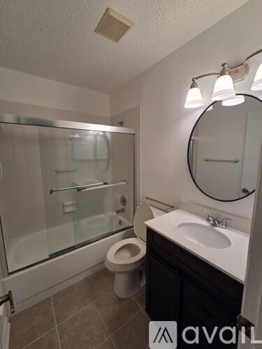 Dade City House: 35086 Whispering Oaks Blvd