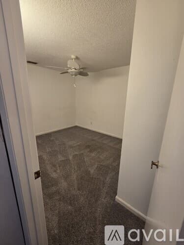 Dade City House: 35086 Whispering Oaks Blvd
