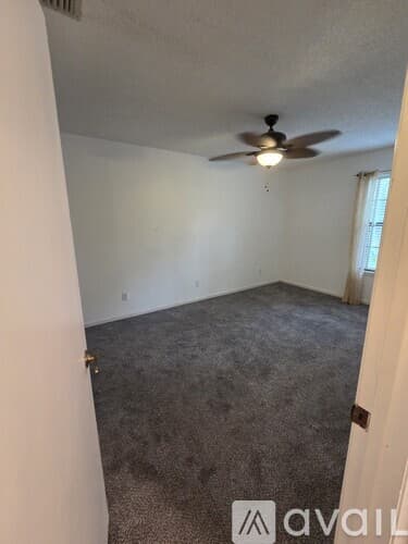 Dade City House: 35086 Whispering Oaks Blvd