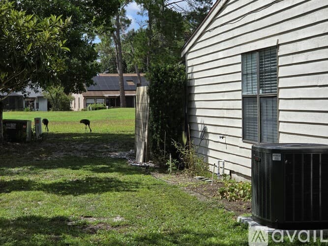 Dade City House: 35086 Whispering Oaks Blvd
