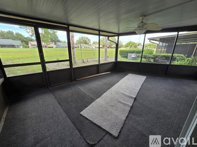 Dade City House: 35086 Whispering Oaks Blvd