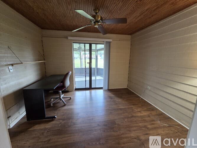 Dade City House: 35086 Whispering Oaks Blvd