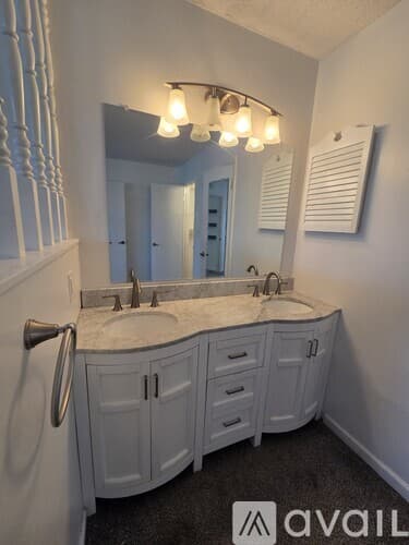 Dade City House: 35086 Whispering Oaks Blvd