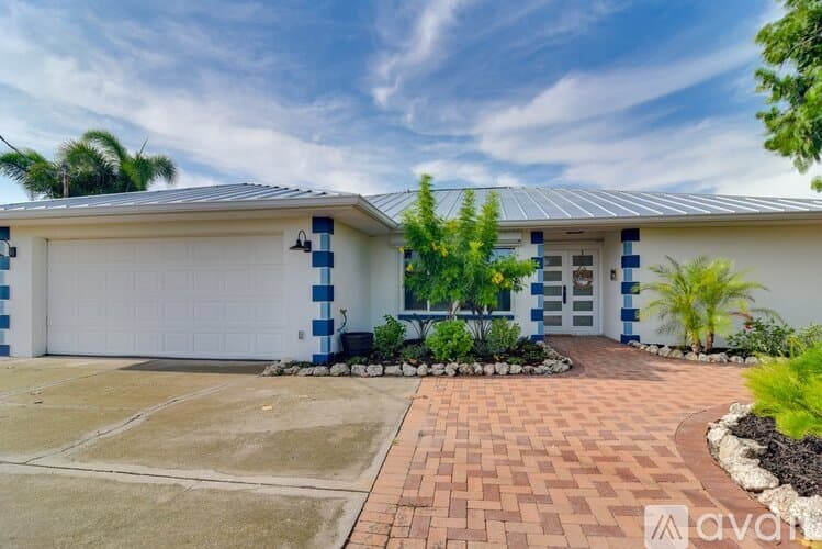 Ruskin House: 108 Janie Street