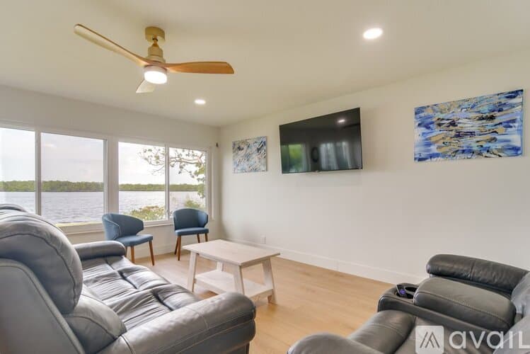 Ruskin House: 108 Janie Street