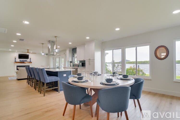 Ruskin House: 108 Janie Street