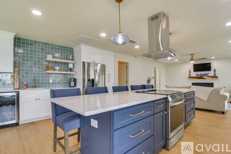 Ruskin House: 108 Janie Street