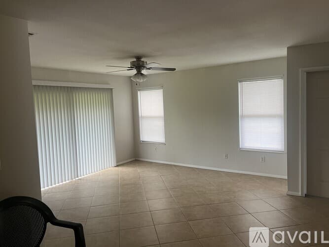 Port St. Lucie House: 1502 SE Corvair Ct