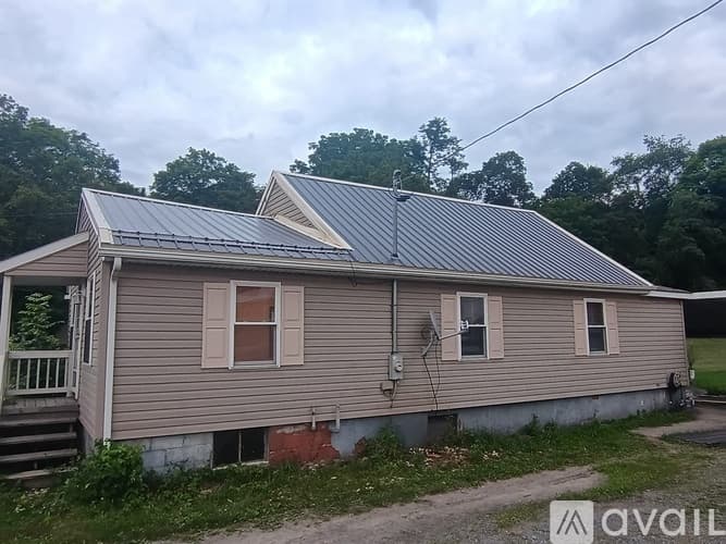 East Freedom House: 847 Johnstown Rd