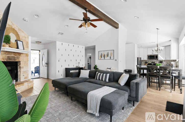 Cedar Park House: 920 Dover Pass