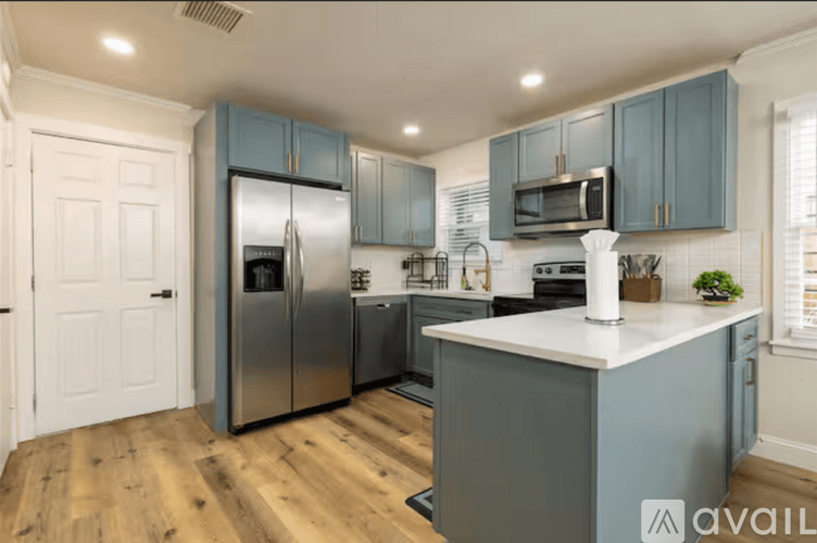 Arlington House: 2219 Greenway St